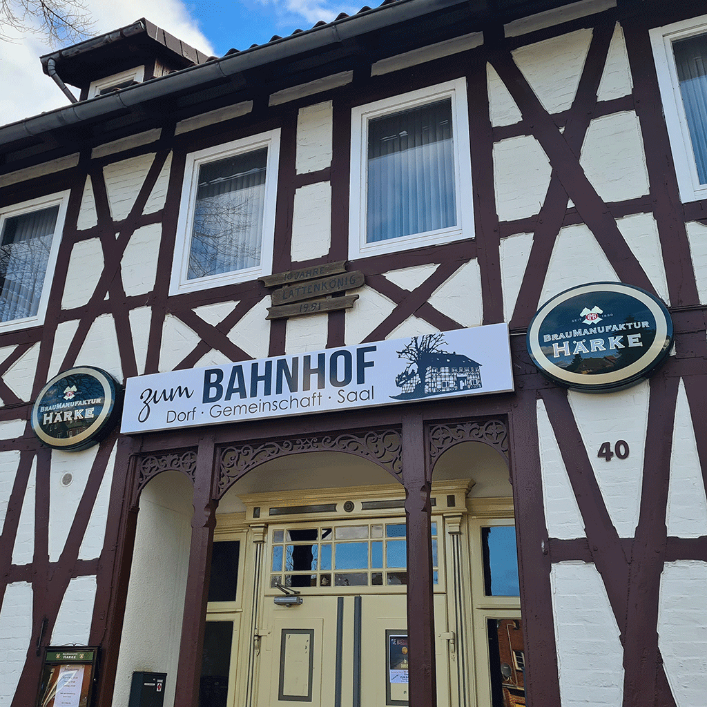 03.2024 - Neue Beschilderung am Kneipeneingang